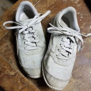 Girls PUMA shoes size 1C